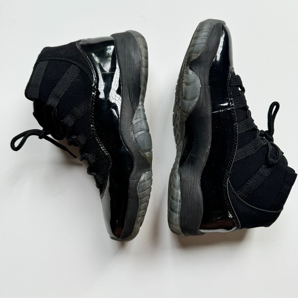 Jordan 11 Retro Cap and Gown All Black Sneakers Shoes Size 7Y - Picture 7 of 16